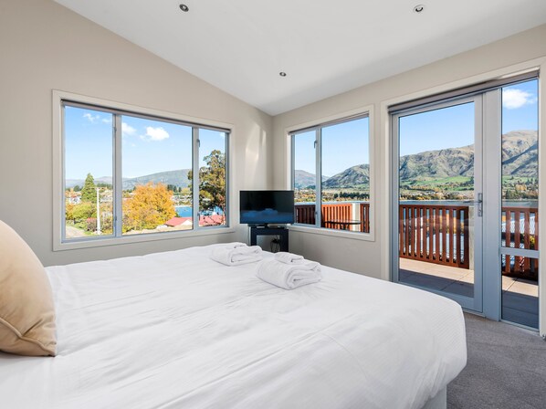 5 bedrooms, iron/ironing board, WiFi