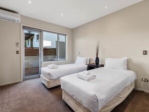 5 chambres, fer et planche à repasser, Wi-Fi, draps fournis