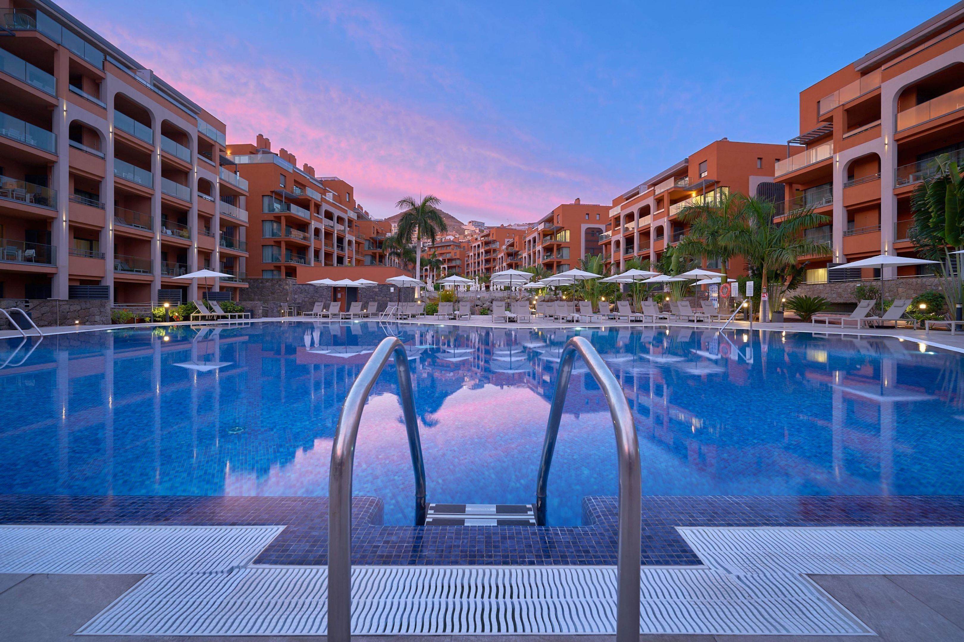 2 outdoor pools, pool umbrellas, sun loungers