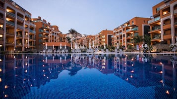 2 outdoor pools, pool umbrellas, pool loungers