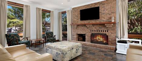House, 3 Bedrooms | Living area