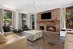 House, 3 Bedrooms | Living area - 1 Gordon - Kenros Beach House (Cowes)