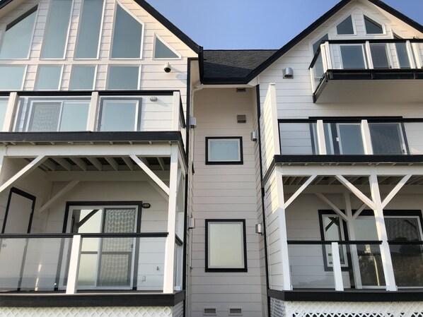 Exterior - The Castle Inn of the Lost Coast (Whitethorn)