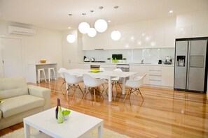 House, 4 Bedrooms (2 Queen, 1 Bunk, 1 Tri-bunk) | Private kitchen