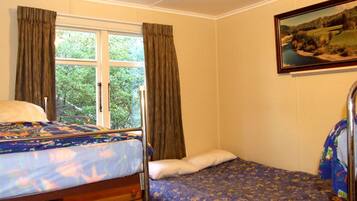 3 chambres, fer et planche à repasser, Wi-Fi, draps fournis