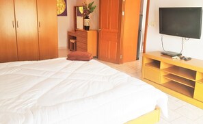 Apartment | 1 bedroom, WiFi, bed sheets
