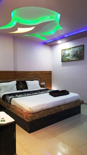 1 bedroom, premium bedding, minibar, in-room safe