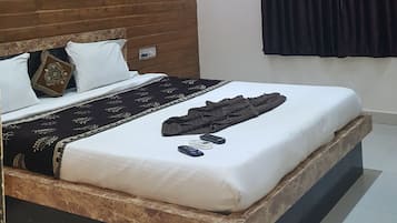 Luxury Room | 1 bedroom, premium bedding, minibar, in-room safe