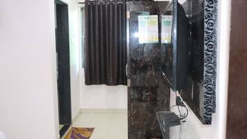 32-inch LED TV with satellite channels, TV