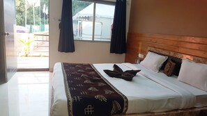 Romantic Room, Garden View | Balcony view