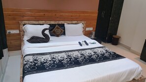 1 bedroom, premium bedding, minibar, in-room safe