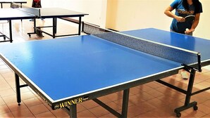 A ping pong table with a blue playing surface and a net. - Stylish Studio Rentbuythailand (Pattaya)