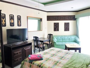 Apartment - 15th Floor Sea View Apartment - Sleeps 2 (Pattaya)