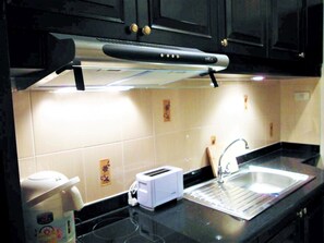 Studio | Eigene Küche | Kühlschrank, Mikrowelle, Herdplatte, Wasserkocher