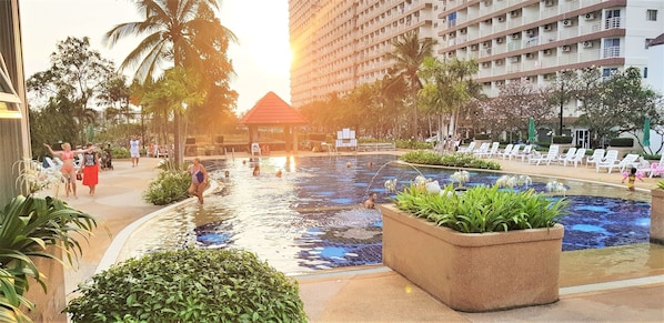 开间 | 泳池 | 室外游泳池