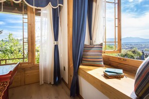 Panoramic Suite, 1 King Bed, Bathtub, City View | Down comforters, individually decorated, individually furnished, desk - Lijiang Zen Garden Hotel (Lijiang)