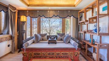 Honeymoon Double Room, Bathtub, City View | Down comforters, individually decorated, individually furnished, desk