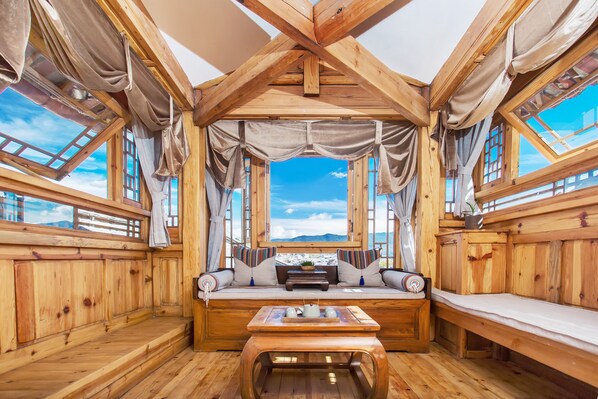 Honeymoon Double Room, Bathtub, City View | Down comforters, individually decorated, individually furnished, desk - Lijiang Zen Garden Hotel (Lijiang)