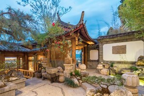Courtyard view - Lijiang Zen Garden Hotel (Lijiang)