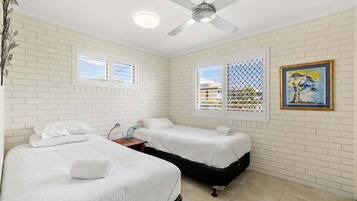2 bedrooms, iron/ironing board, free WiFi, bed sheets