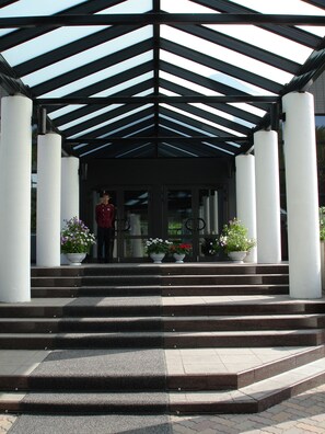 Pintu masuk hartanah