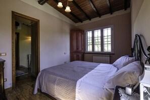3 bedrooms, iron/ironing board, travel crib, WiFi