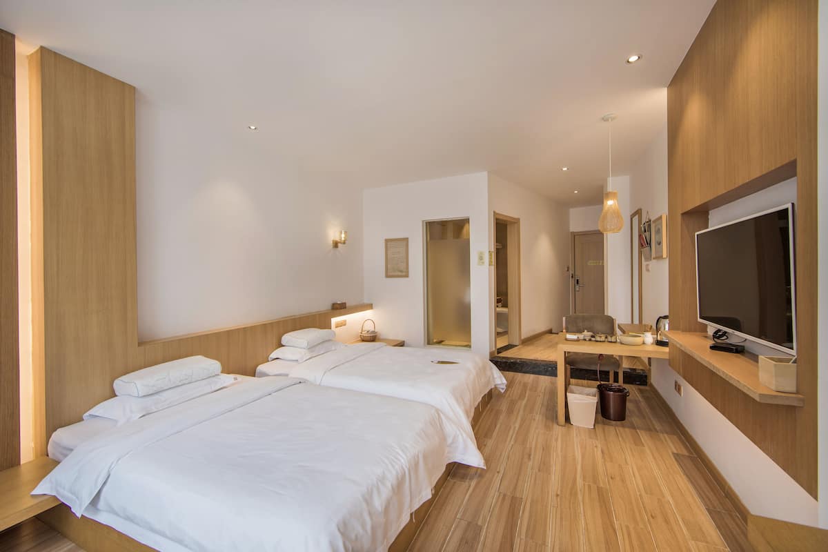 Standard Twin Room | Desk, blackout curtains, soundproofing, free WiFi
