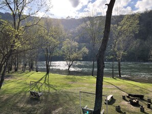 Property grounds - White River Fishing Lodge, Overlooking the River w/Private Landing & Boat Ramp (Flippin)