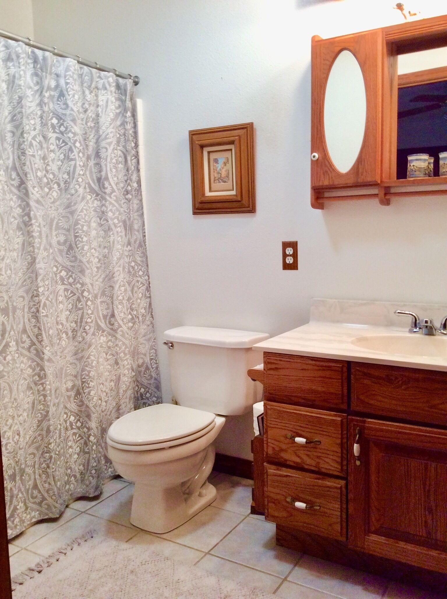 2nd Bathroom w/Full Shower & Tub Combo