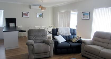 Relax in Comfort, Walking distance to beach