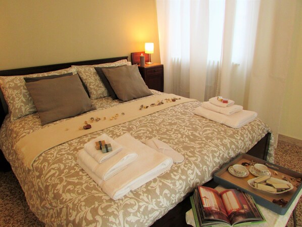 1 bedroom, iron/ironing board, travel cot, free WiFi