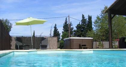 Cómoda villa con jacuzzi