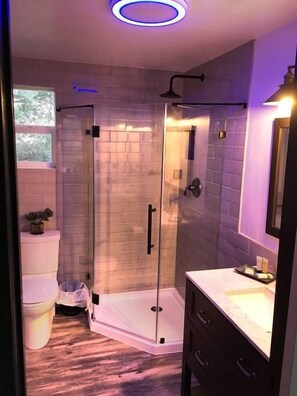 The Loft | Bathroom | Designer toiletries, hair dryer, towels, soap - Papillon Cellars (Mariposa)