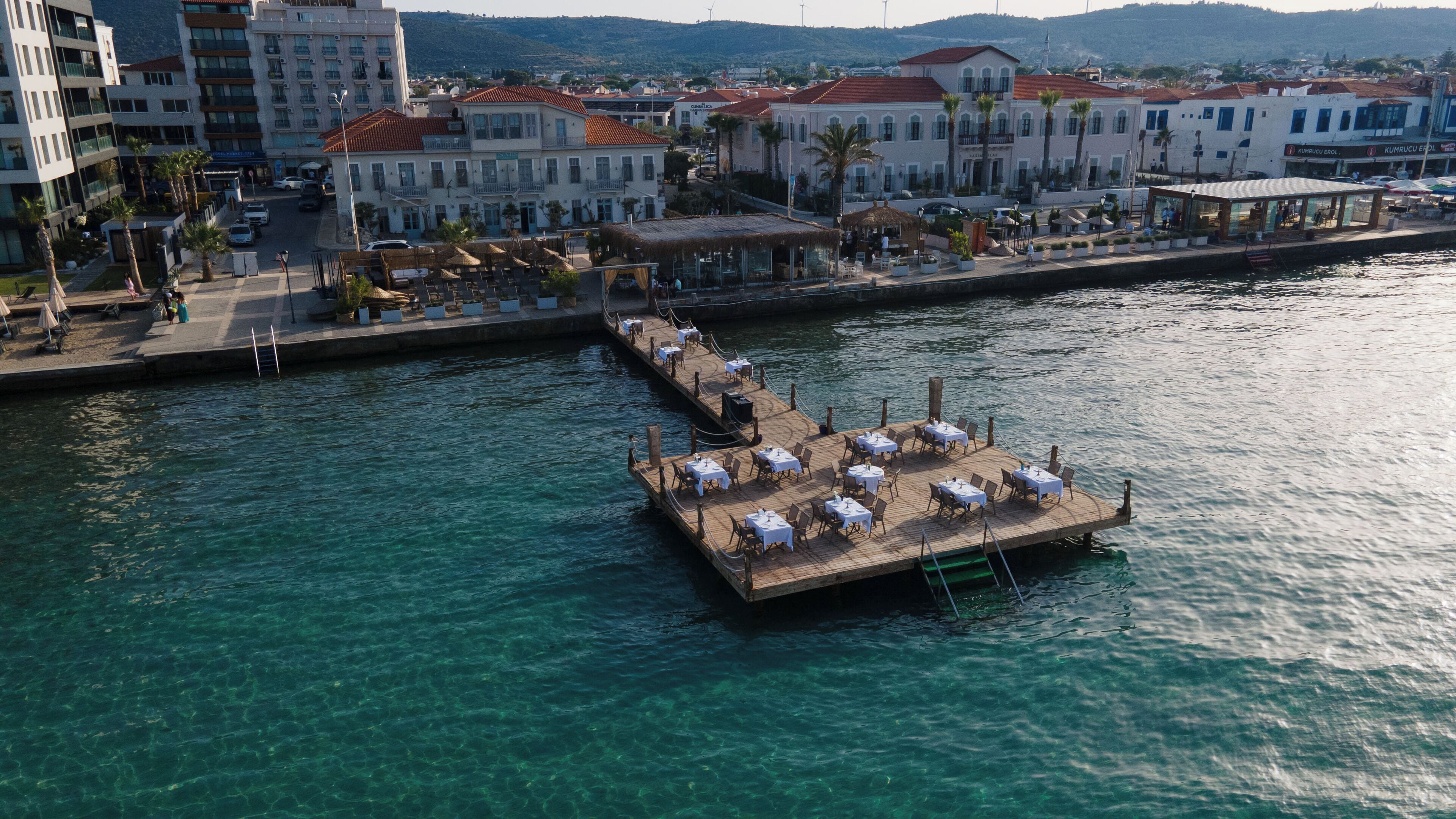 breakfast, lunch and dinner served