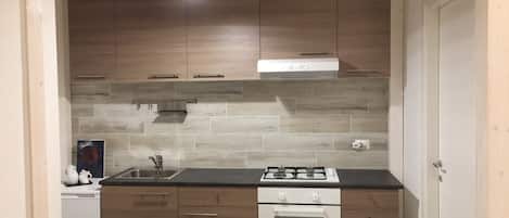 Fridge, oven, stovetop, coffee/tea maker