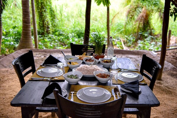 Petit déjeuner complet compris tous les jours