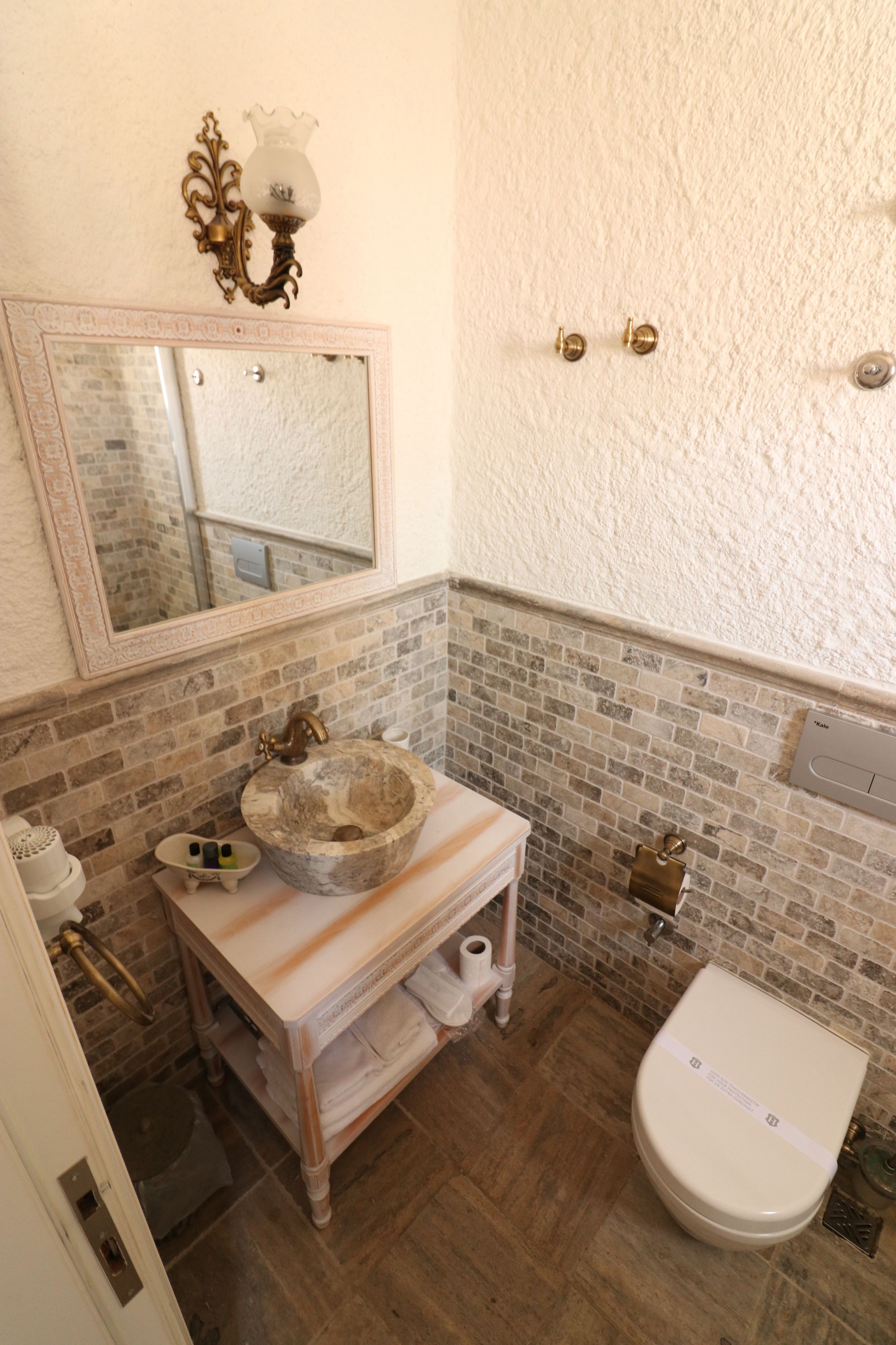 standard room | bathroom sink