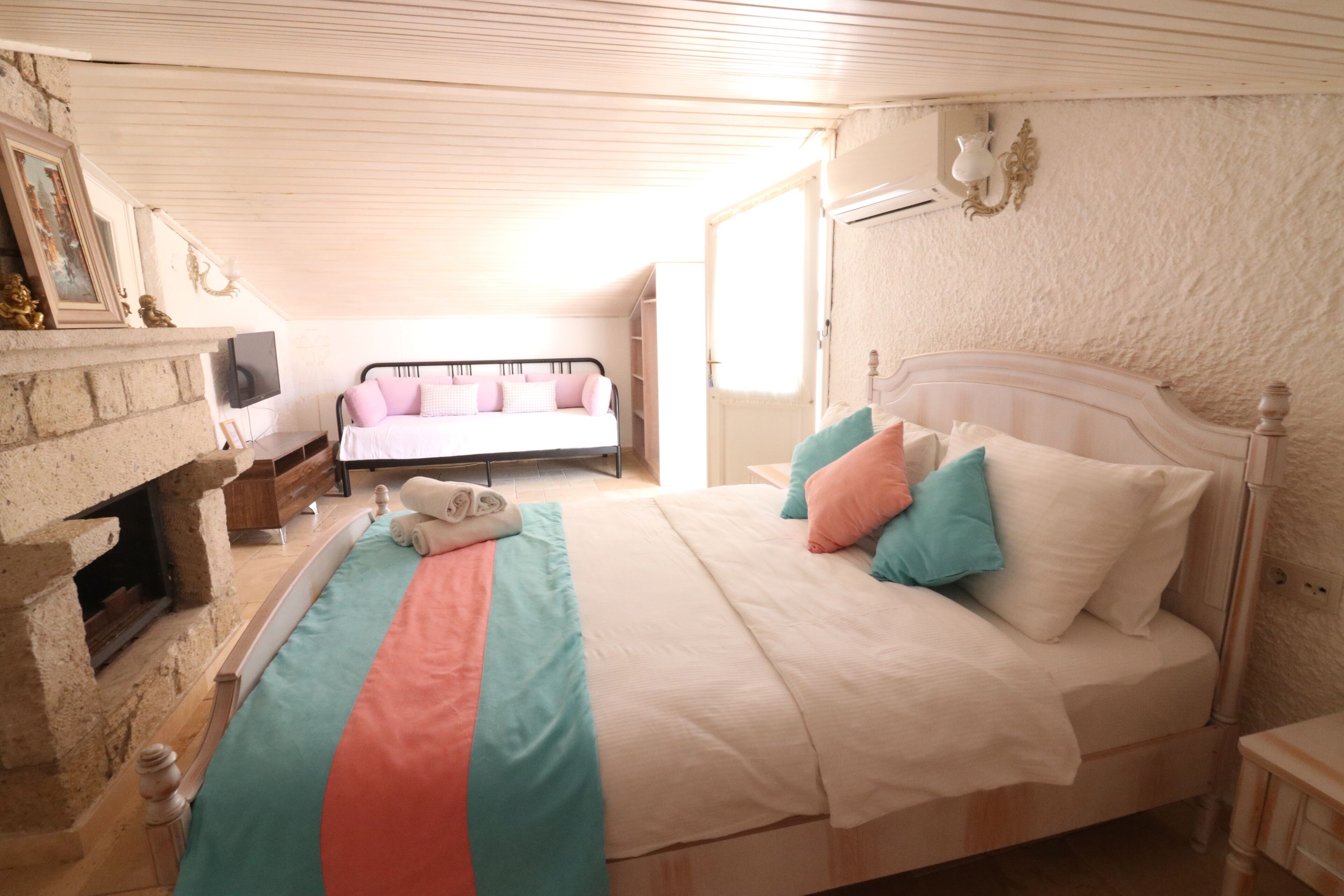 royal penthouse | 1 bedroom, egyptian cotton sheets, premium bedding, tempur-pedic beds