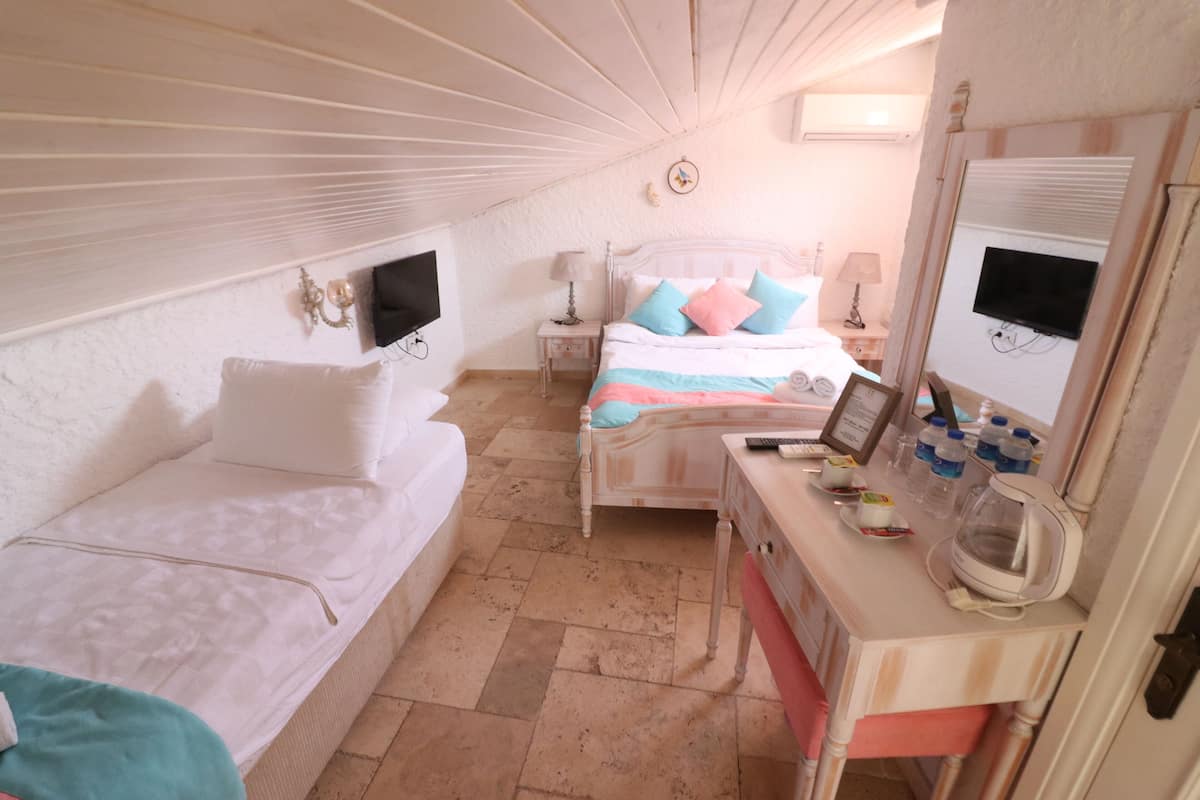 Standard Triple Room | 1 bedroom, Egyptian cotton sheets, premium bedding, Tempur-Pedic beds