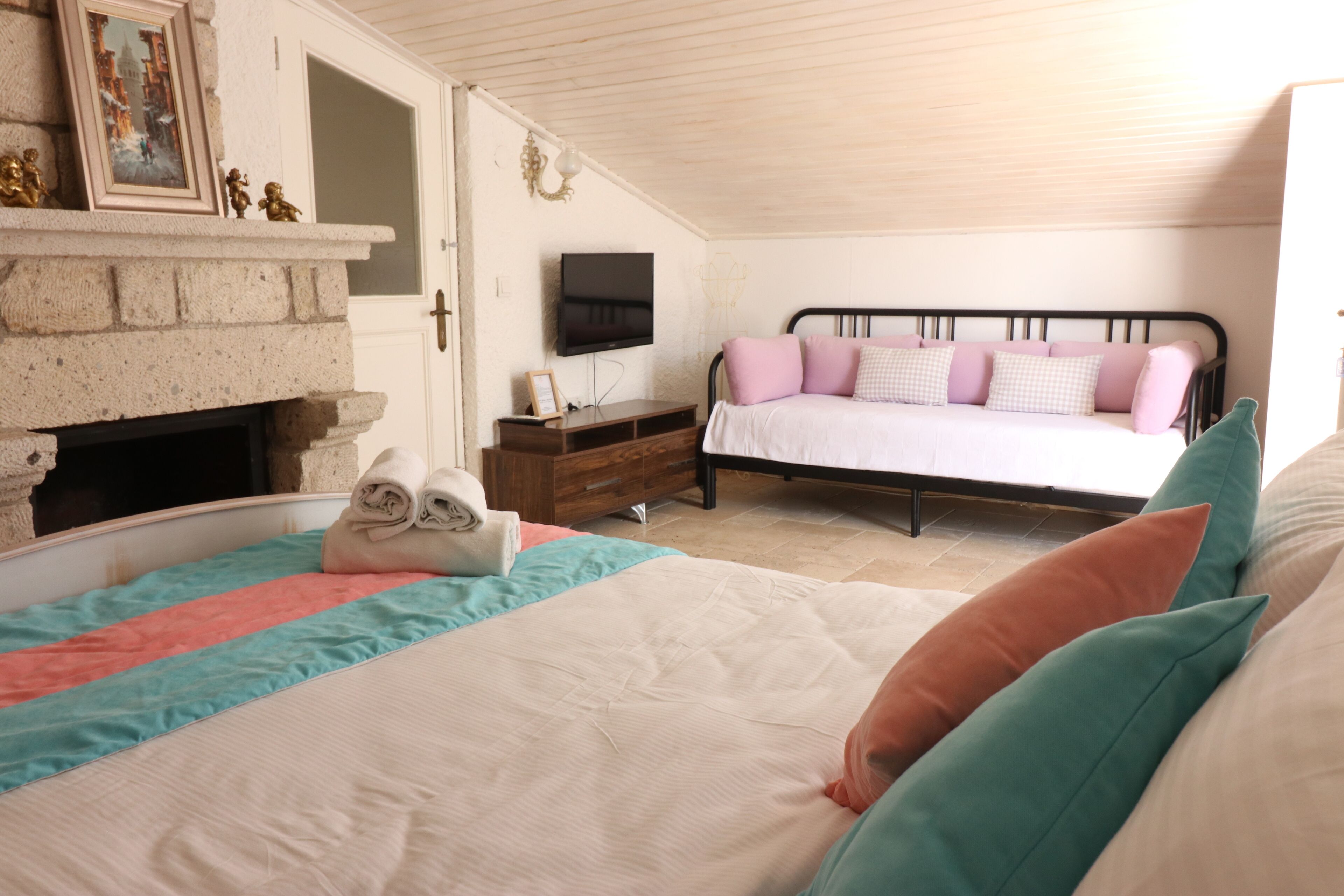 royal penthouse | 1 bedroom, egyptian cotton sheets, premium bedding, tempur-pedic beds