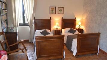 Classic Twin Room, Private Bathroom (External)