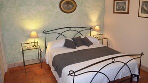 Comfort-sviitti, näköala puutarhaan | 1 makuuhuone, ylelliset vuodevaatteet, ilmainen Wi-Fi, vuodevaatteet