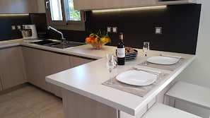 Kühlschrank, Ofen, Herdplatte, Geschirrspüler