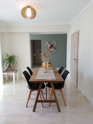 Dining - Lourdas    Bay   View (Simotata)