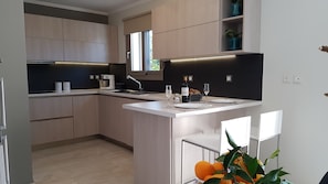 Kühlschrank, Ofen, Herdplatte, Geschirrspüler