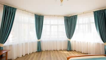 Family Quadruple Room | Iron/ironing board, free WiFi, bed sheets