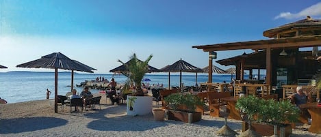 Massages thaĂŻs, massages sur la plage, massages