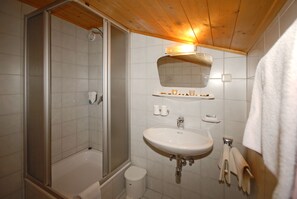 Apartment, 1 Bedroom (incl. 65 EUR Cleaning Fee) | Bathroom