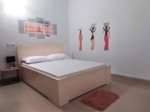 1 dormitori, planxa i posts de planxar, wifi gratuïta i roba de llit 