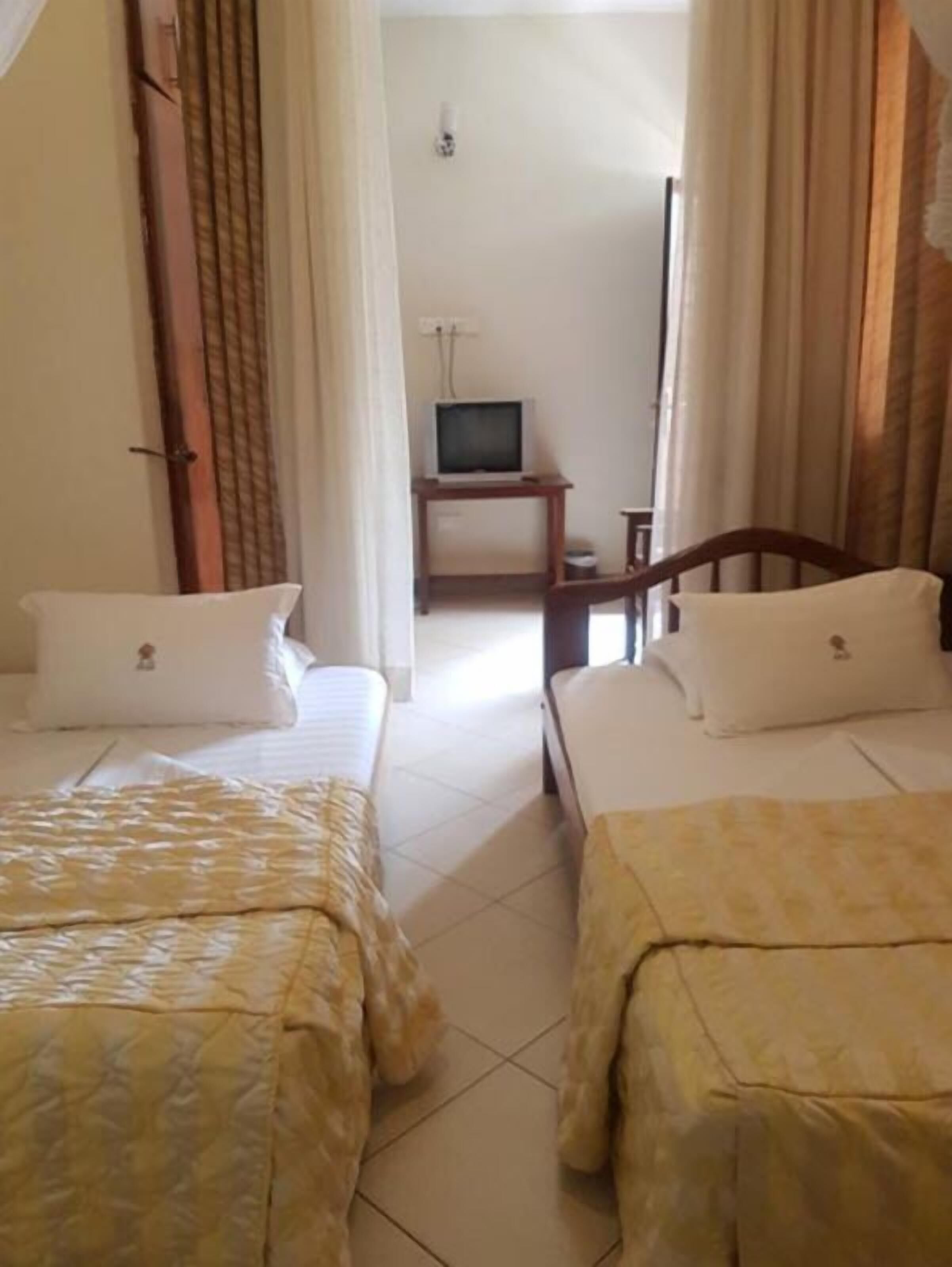 Bureau, chambres insonorisées, Wi-Fi gratuit, draps fournis